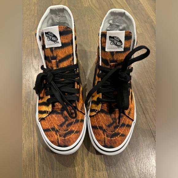 Vans off the wall tiger print high top sneakers size 8.5 - Picture 2 of 9